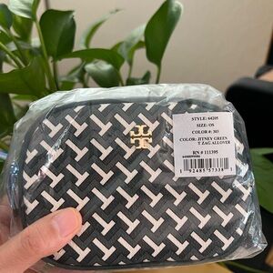 NWT TORY BURCH Tile T COSMETIC POUCH TZAG BAG ZIPPER JITNEY GREEN